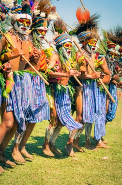 Papua Yeni Gine'de zıplayan adamlar