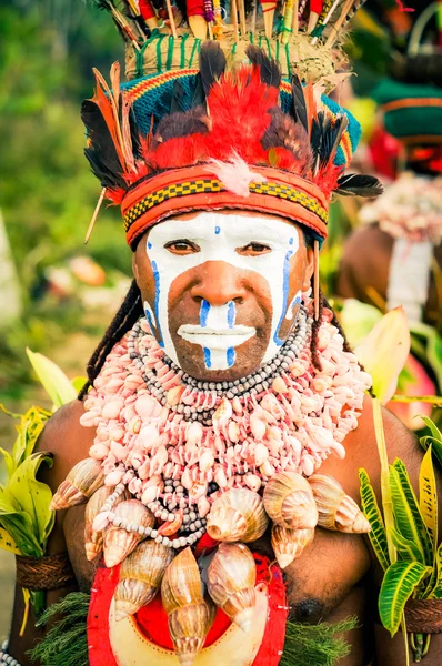 Man with seashell necklace in Papua New Guinea — Stock Photo, Image