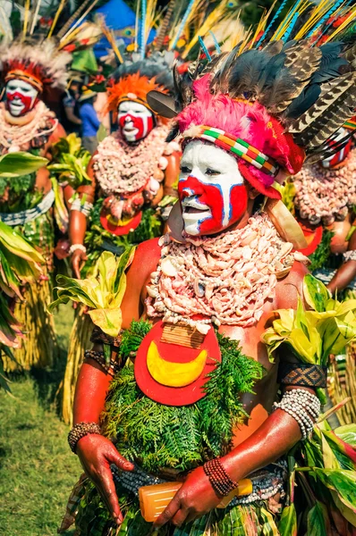 Papua Yeni Gine 'de geleneksel kostümlü kadın — Stok fotoğraf