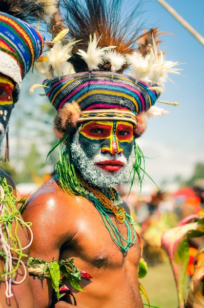 Papua Yeni Gine'de ciddi adam — Stok fotoğraf