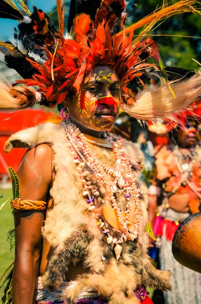 Женщина с ракушками в Папуа - Новой Гвинее — стоковое фото