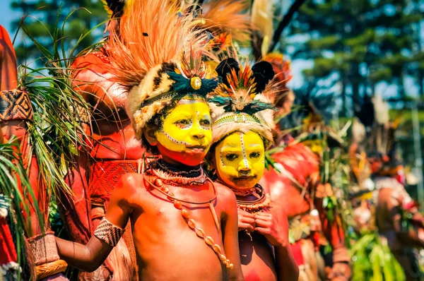 Giovani interpreti in Papua Nuova Guinea — Foto Stock