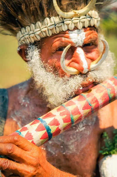 Man spelen in Papoea-Nieuw-Guinea — Stockfoto