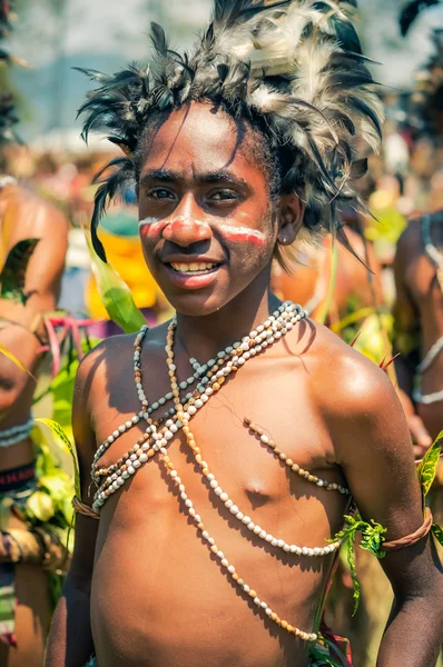 Улыбающийся мальчик в Папуа - Новой Гвинее — стоковое фото