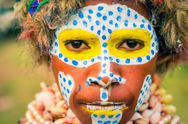 Papua Yeni Gine'de kızgın gözler