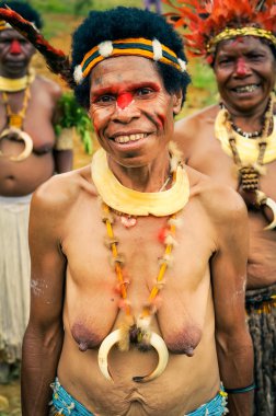 Kadınlar düzenlenen törenle Papua Yeni Gine