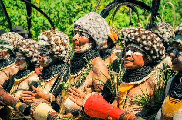 Donne con berretti di pelliccia in Papua Nuova Guinea — Foto Stock