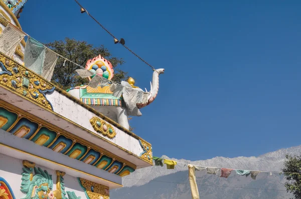 Elephant on the roof — Stock Photo, Image