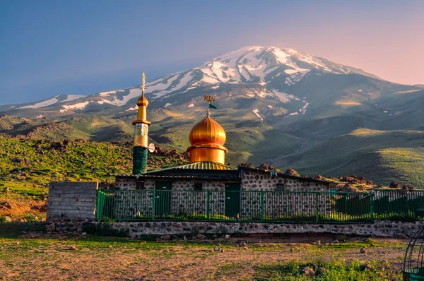 Damavand aşağıda Camii