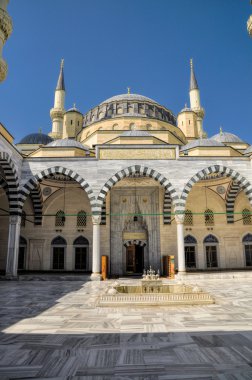 Türkmenistan Camii