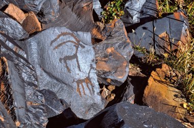 Antik petroglifler