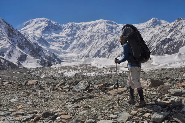 Trekking on Engilchek glacier — Stock Photo, Image