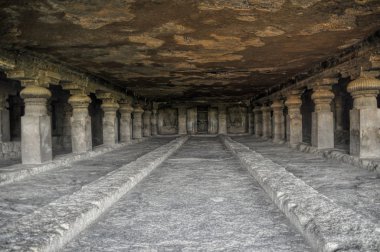 Hindistan mağaralarda Ellora
