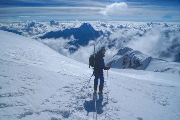 Hiker on Huayna Potosi — Stock Photo, Image