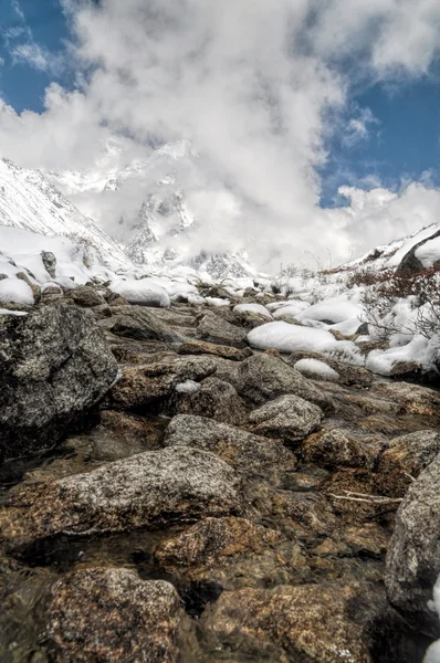 Himalaya in de buurt van Kanchenjunga — Stockfoto