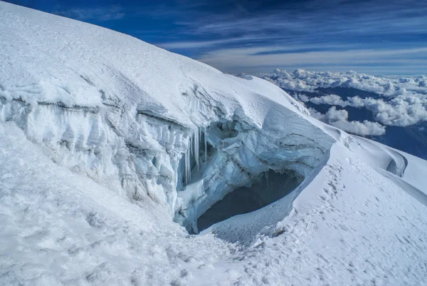 Gletscherspalte auf huayna potosi — Stockfoto