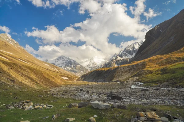 Valley in Himalayas — Stock Photo, Image