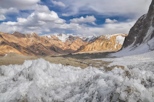 Cristalli di ghiaccio in Tagikistan — Foto Stock