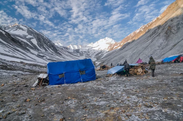 Base camp in Himalayas — Stock Photo, Image