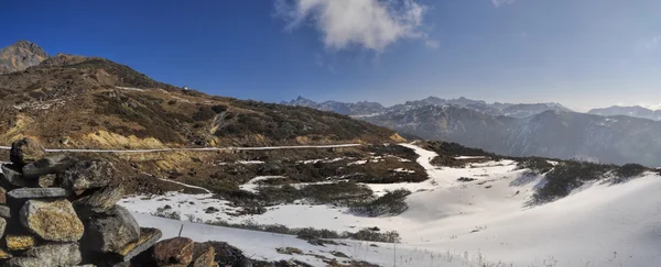 Góry i chmury w Arunachal Pradesh, Indie — Zdjęcie stockowe