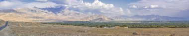 Afganistan'daki kurak manzara