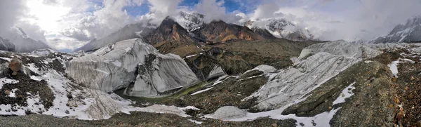 Engilchek gletsjer panorama — Stockfoto