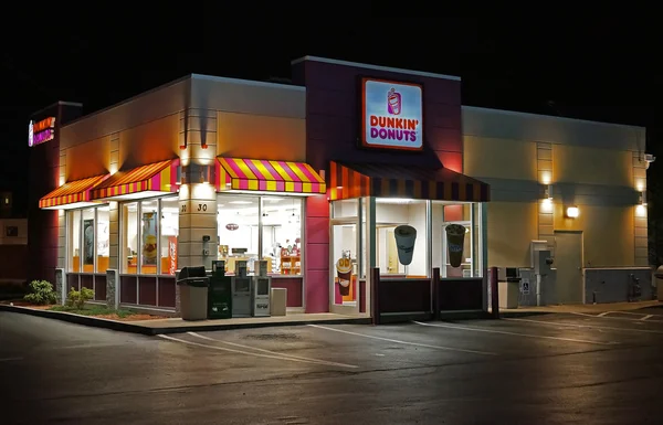 Кофейня Dunkin Donuts — стоковое фото
