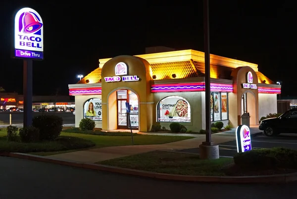 Taco Bell restaurant entrance — Stock Photo, Image