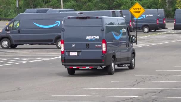 Amazon Prime Caminhão Transporte Chega Armazém Empresa Para Pegar Mais — Vídeo de Stock