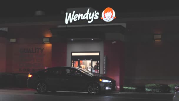 4K60Fps Wendy Restaurante Comida Rápida Unidad Través Ventana Orden Recogida — Vídeos de Stock