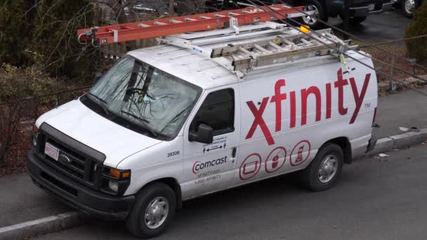 Hombre Del Cable 4K60Fps Comcast Xfinity Inspecciona Los Cables Antes — Vídeos de Stock