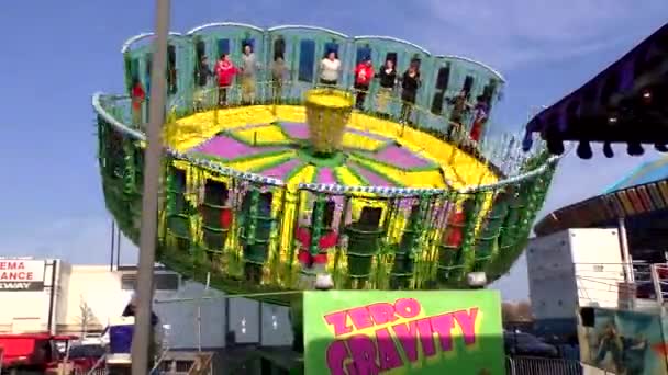 Arcade Amusement Park Carnival Zero Gravity Spinning Ride Thrill Seekers — Stock Video
