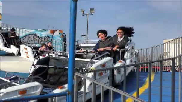 Pencari Sensasi Roller Coaster Kecepatan Normal Dan Klip Video Gerak — Stok Video