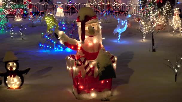 Christmas Santa Lighted Display Homes Front Yard Covered Just Fallen — Stock Video