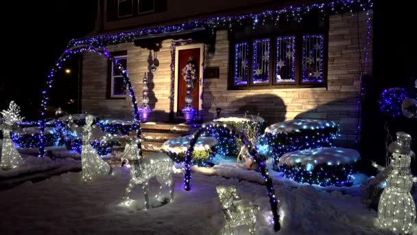 Natale Vacanze Luci Stagioni Saluti Adornano Questa Casa Cortile Anteriore — Video Stock