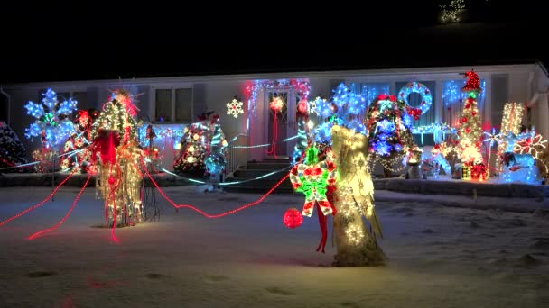 Home Christmas lighted decorations — Stock Video