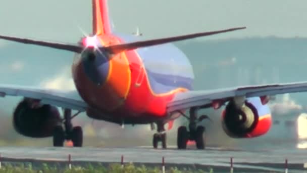 Airliner on runway — Stock Video