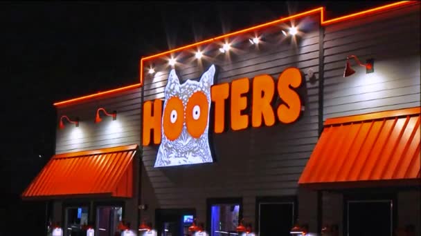 Hooters Restaurante Zoom Out — Vídeo de Stock