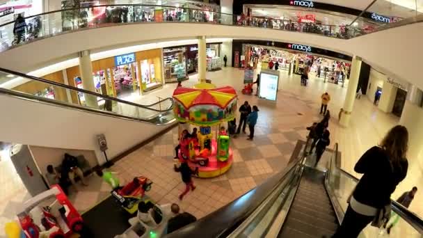 Niños feliz ir redondo — Vídeos de Stock