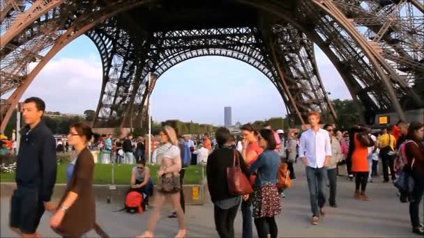 Eiffelturmsockel — Stockvideo