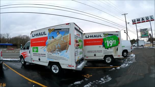 Uhaul flyttlass — Stockvideo