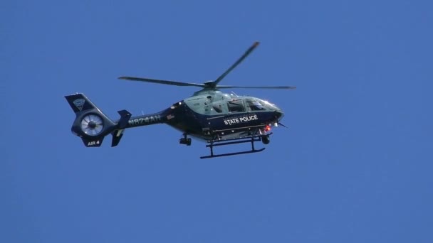 Helikopter policji państwowej — Wideo stockowe