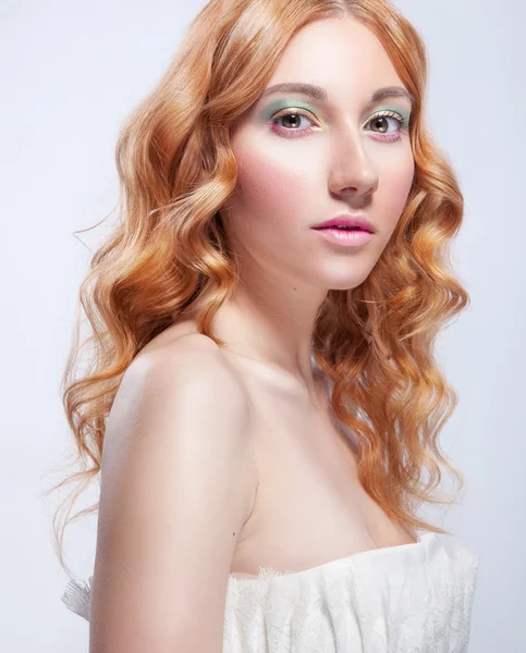 Romantic portrait of young red haired woman with tender spring m — Stock Photo, Image