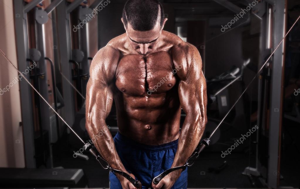 Bodybuilderin Junger Fetter Doppelter