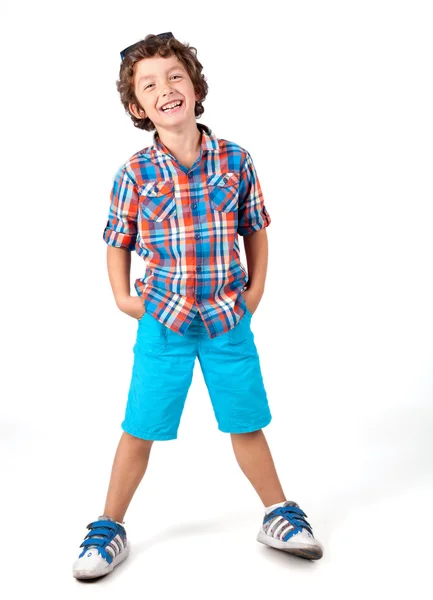 Šťastné a roztomilý funny módní chlapeček — Stock fotografie