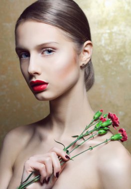 Güzel seksi kadınla mükemmel profesyonel makyaj ve fl