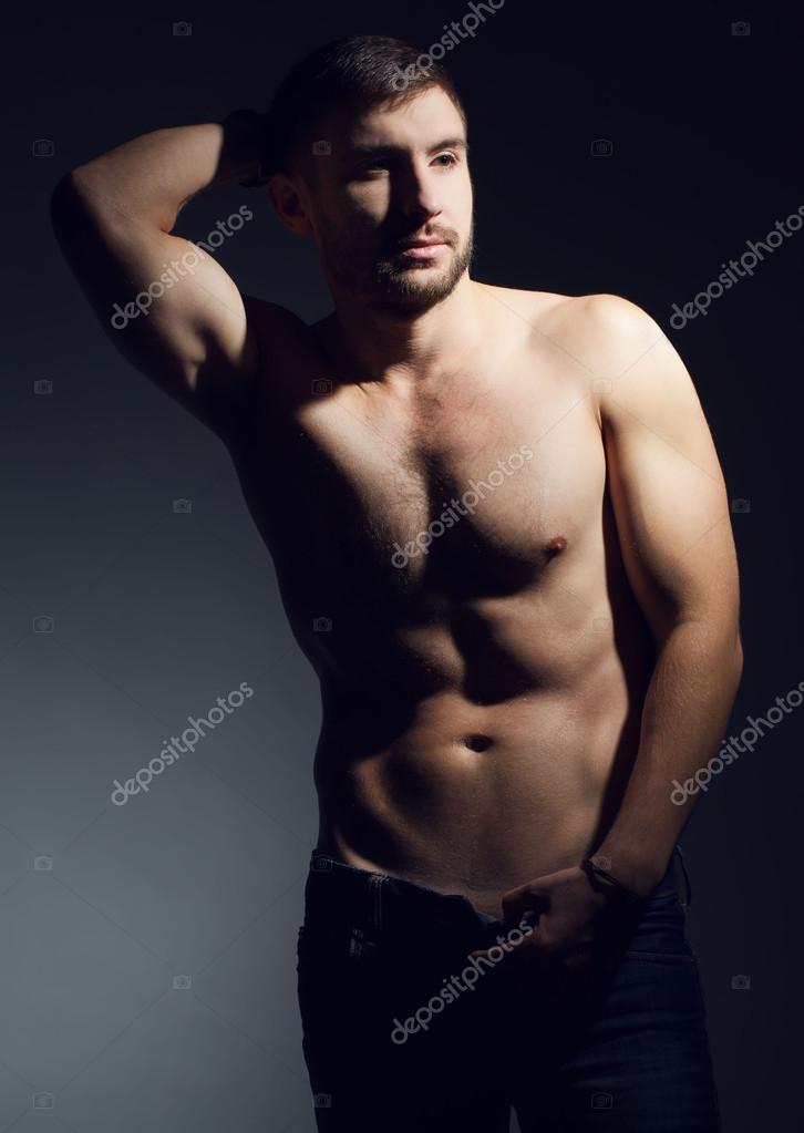 Fitness modello nudi