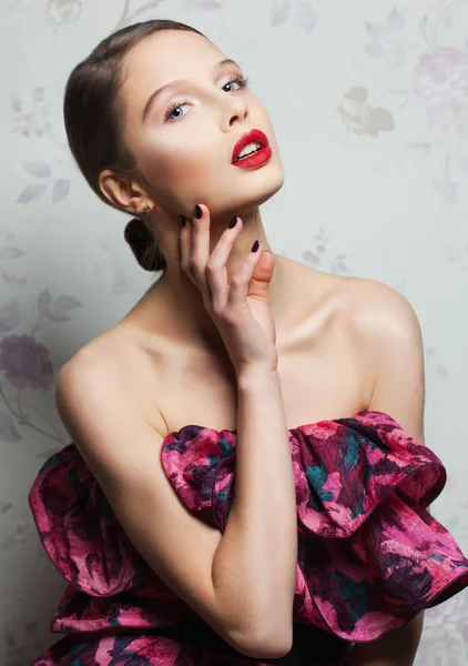 Sexy Beauty Girl with Red Lips and Nails. Provocative Make up. L — Stock Photo, Image