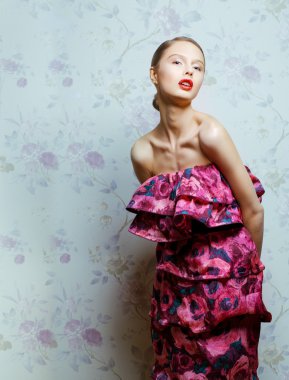 Glamour kadın moda elbise ve profesyonel makyaj VI