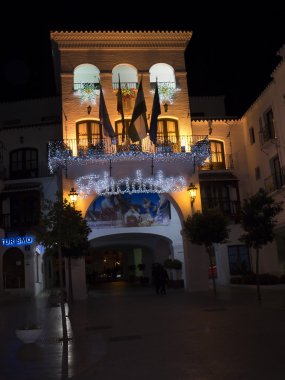 Gece Noel ışıkları Nerja İspanya